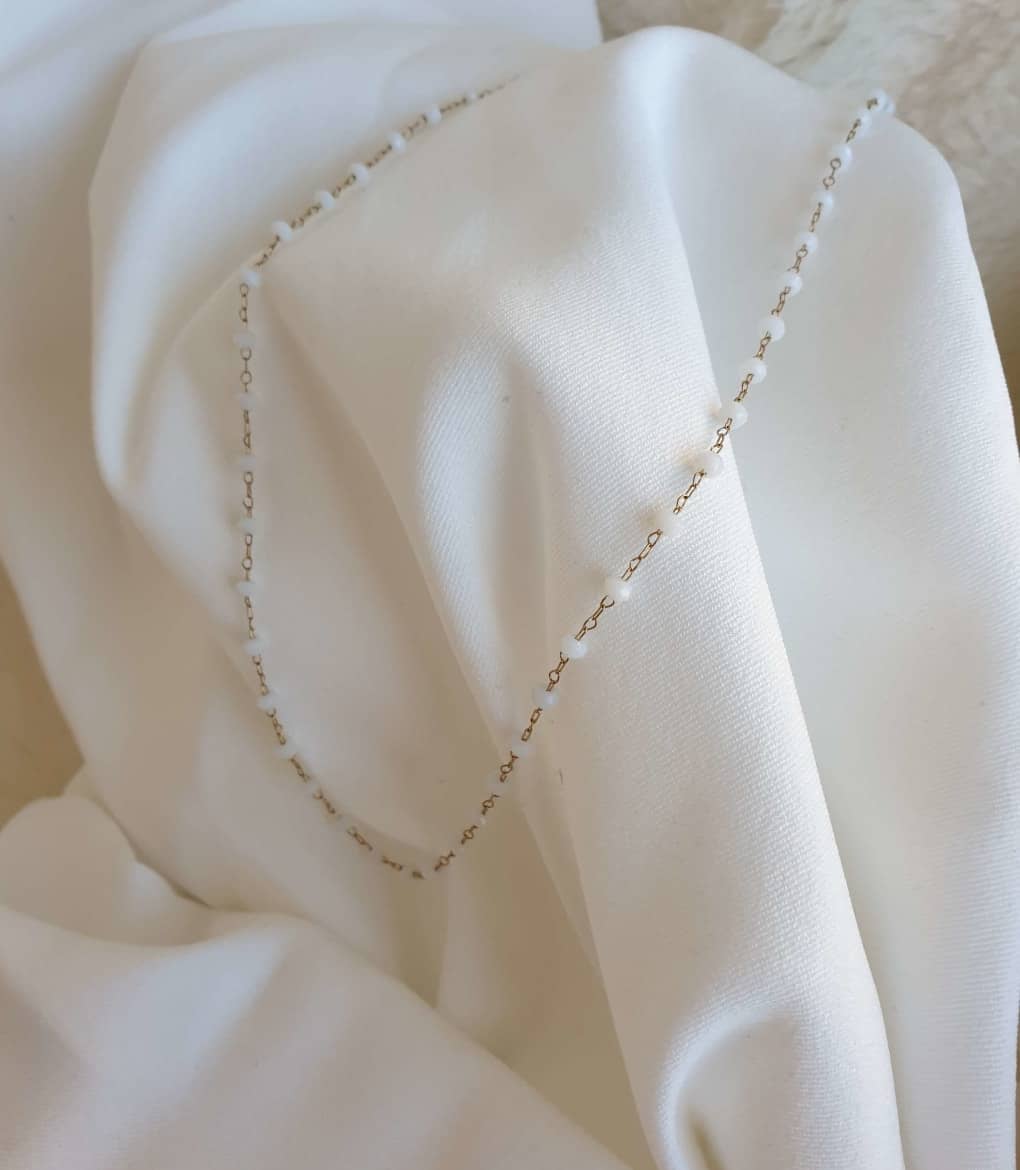 colar-pedras-brancas