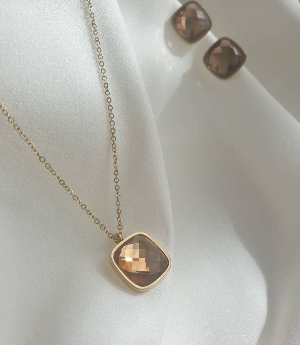 colar-quadrado-pedra-castanha